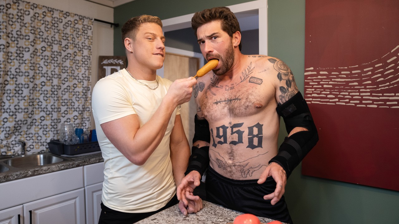 MEN StraightBuddyNeedsAHand LoganAarons ChrisDamned