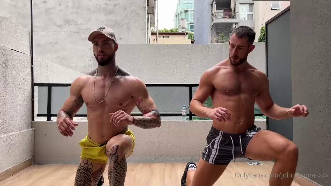 Scene2 ViktorOnee JohnThomas