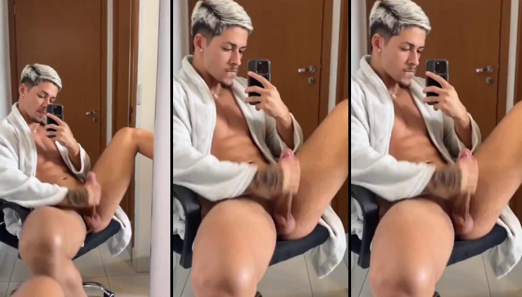 The delicious jerk off of TikToker Alex Mendes masturbating